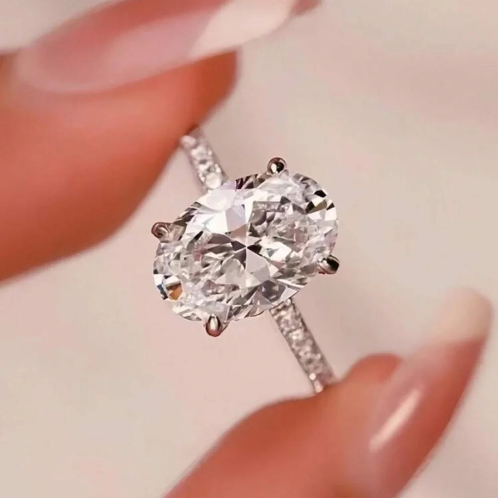 Elegant Silver Oval-Cut Ring size 6